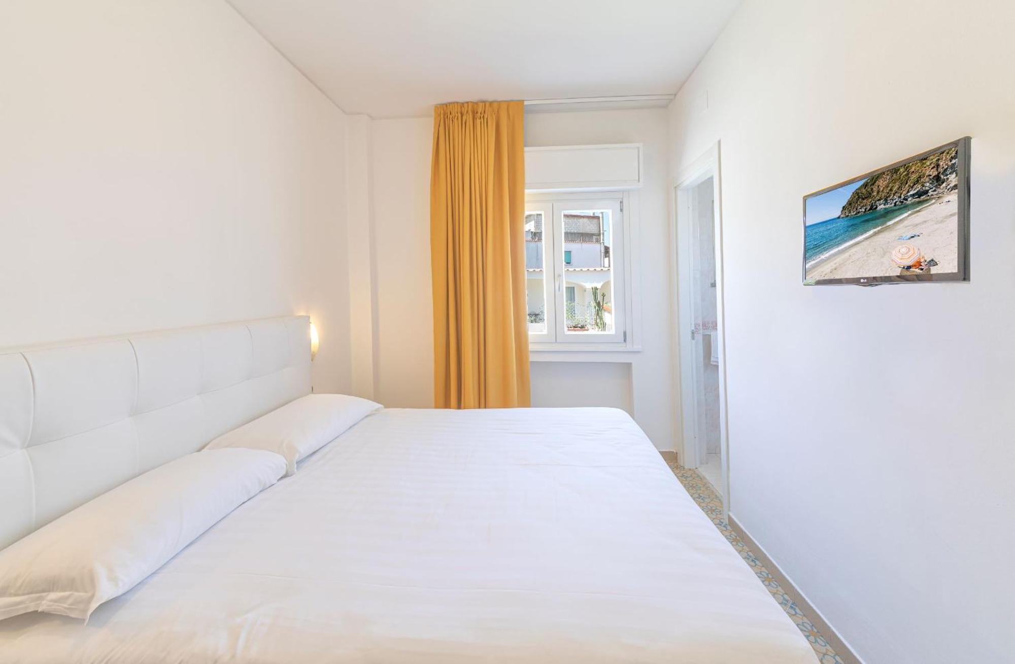 Le Canne Family Resort & Spa Forio  ภายนอก รูปภาพ