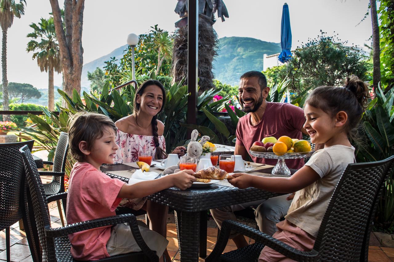Le Canne Family Resort & Spa Forio  ภายนอก รูปภาพ