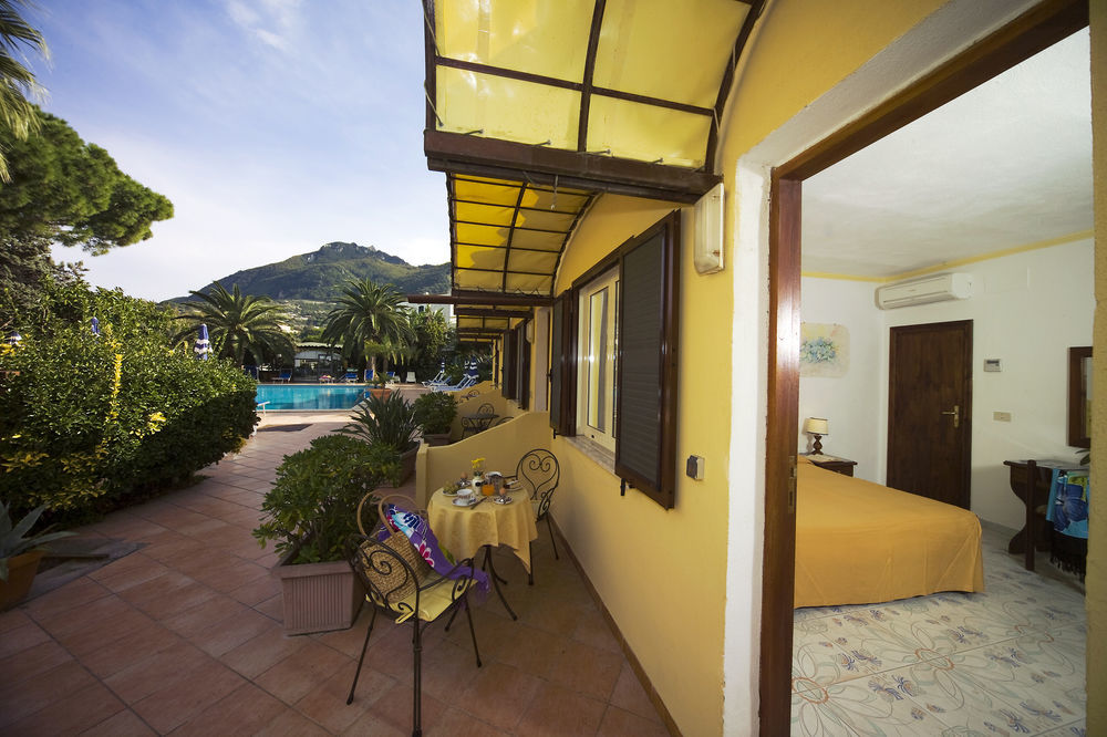 Le Canne Family Resort & Spa Forio  ภายนอก รูปภาพ