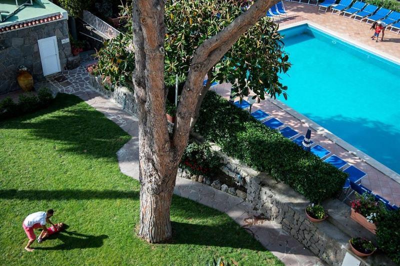 Le Canne Family Resort & Spa Forio  ภายนอก รูปภาพ